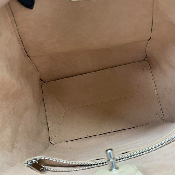 Auth Louis Vuitton Lock Me black and beige like new - Picture 6 of 11